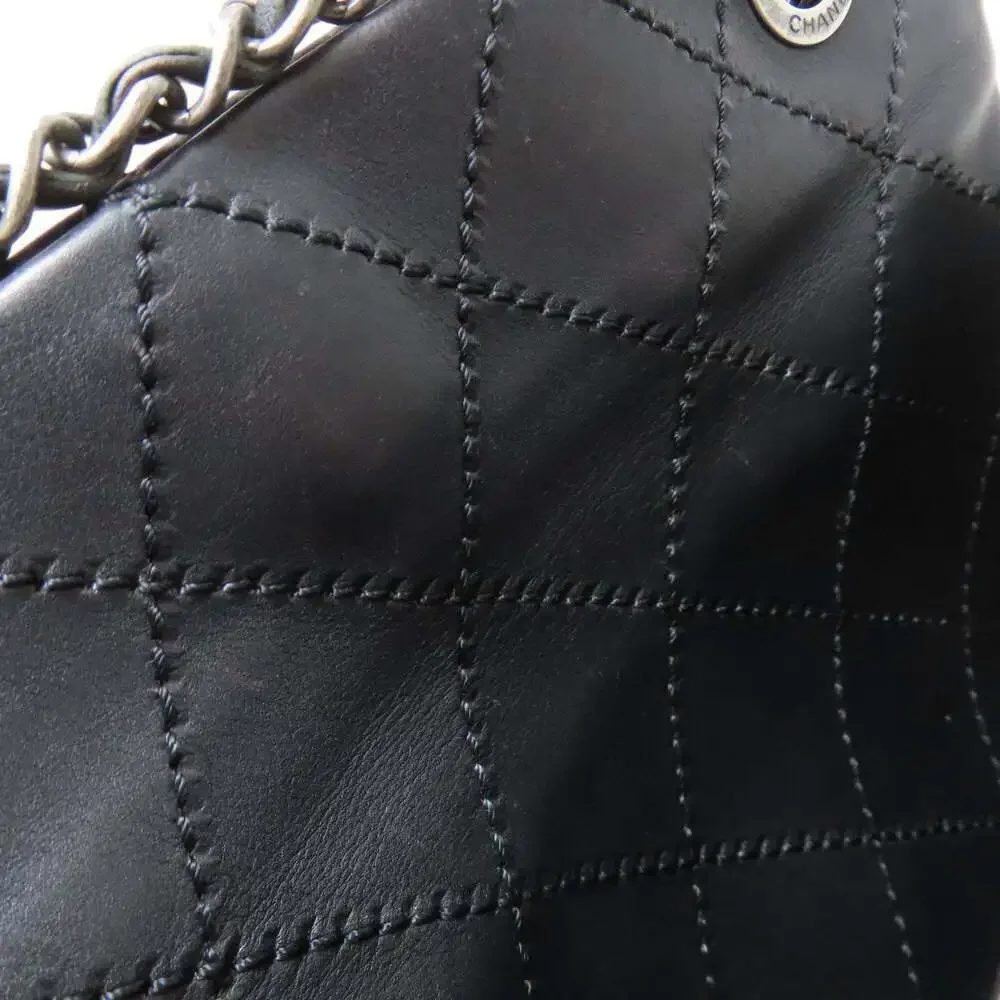 CHANEL Black Shoulder Bag